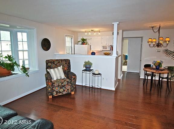 4th image of 810 S Arlington Mill Dr APT 201