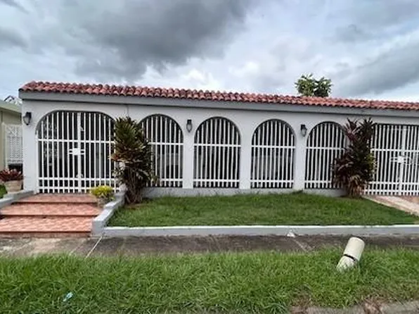 Calle 17 Urb Turabo Gdns, Caguas, PR 00727
