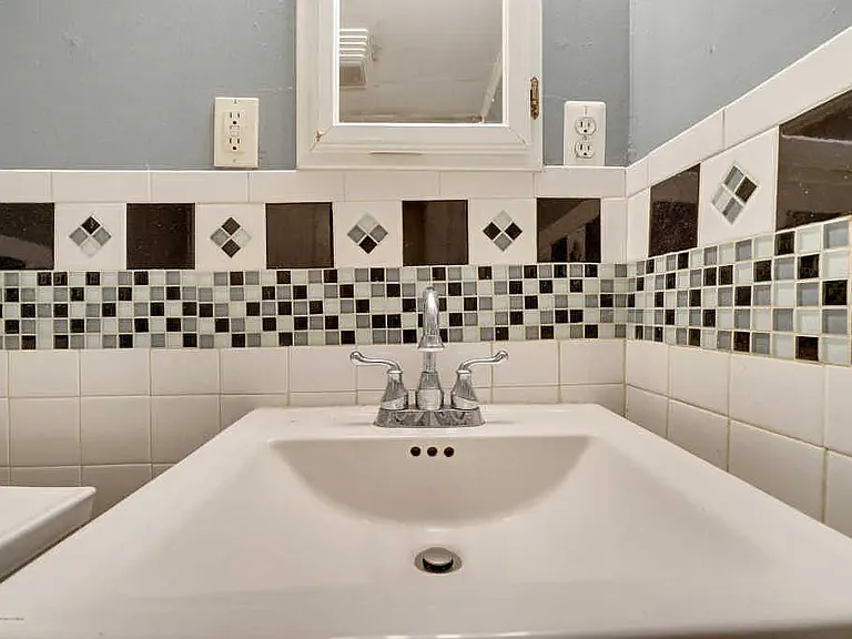100 Breton Rd — Photo 29