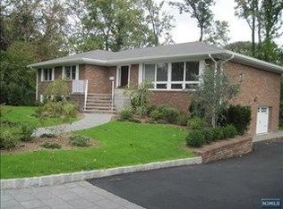 5 Reiner Pl, Englewood Cliffs, NJ 07632