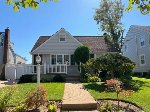 558 W Market Street, Long Beach, NY 11561