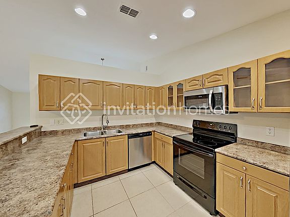 5th image of 457 SW Lacroix Ave