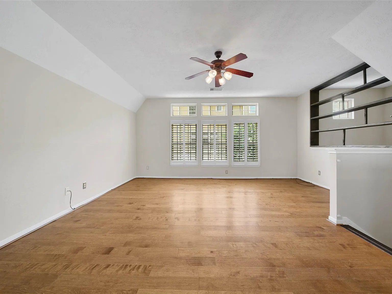 3 bed, 3.5 bath, 2093 sqft, $2,400 — Photo 4