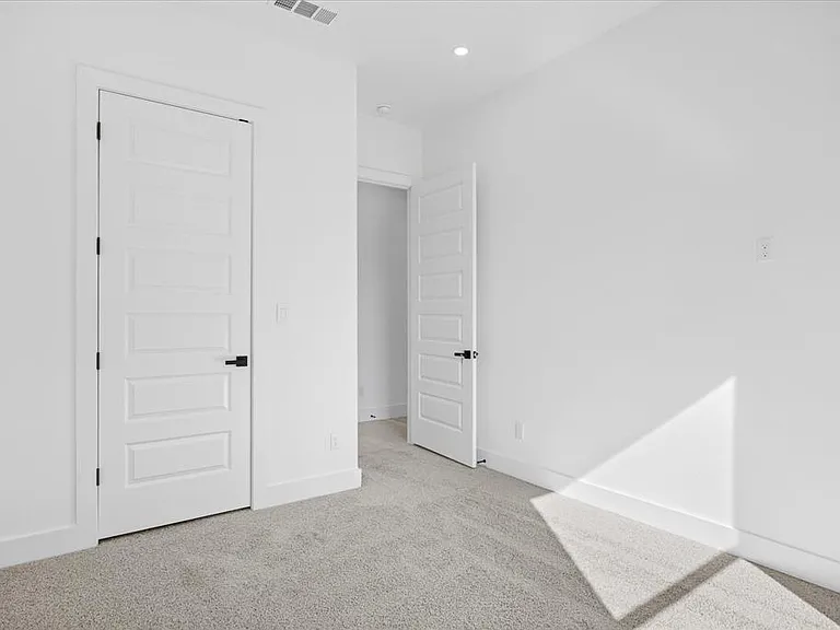 2057 Glenhollow Dr — Photo 23