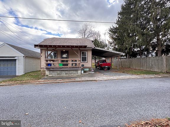 2nd image of 1615 Martins Ln
