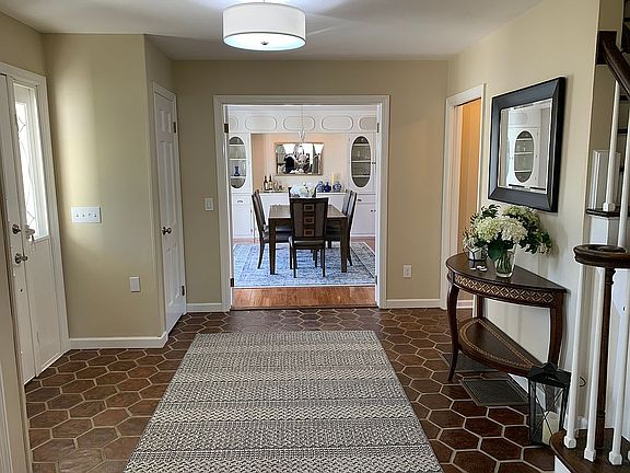Foyer to dining room 