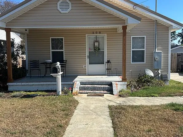 208 W Woodall St, Benson, NC 27504