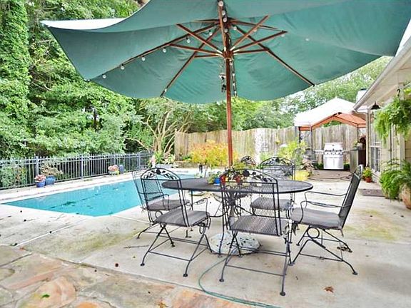 4th image of 1601 Omie Way