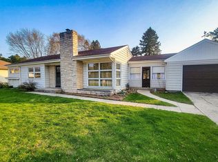 1401 Hillcrest Dr, Manitowoc, WI 54220