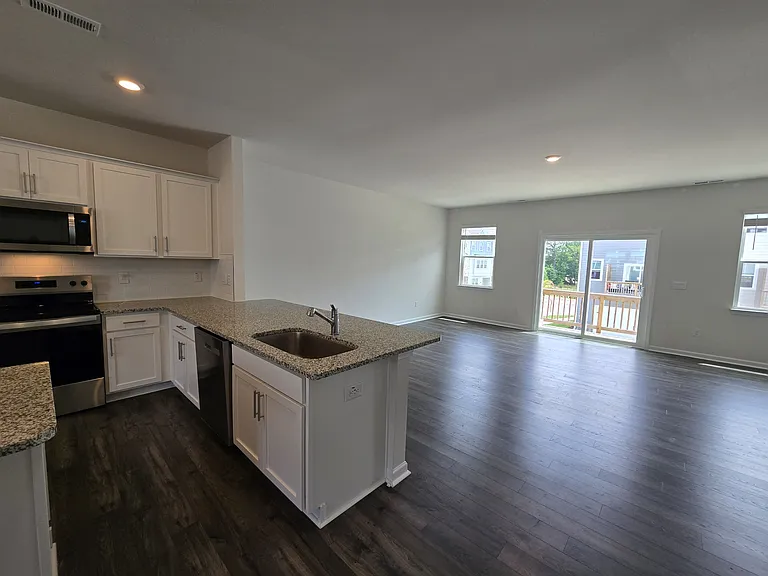 803 Washington St — Photo 7