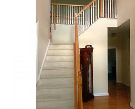 3rd image of 2 Sussex Ct