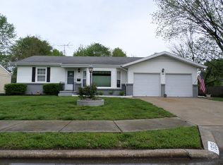 1505 W Crestview St, Springfield, MO 65807