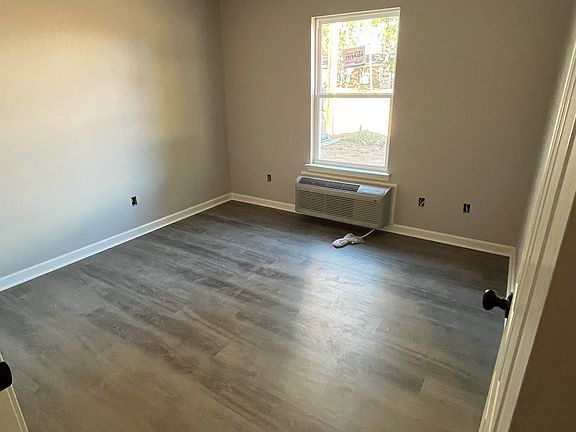 4th image of 605 Lora Dr #1