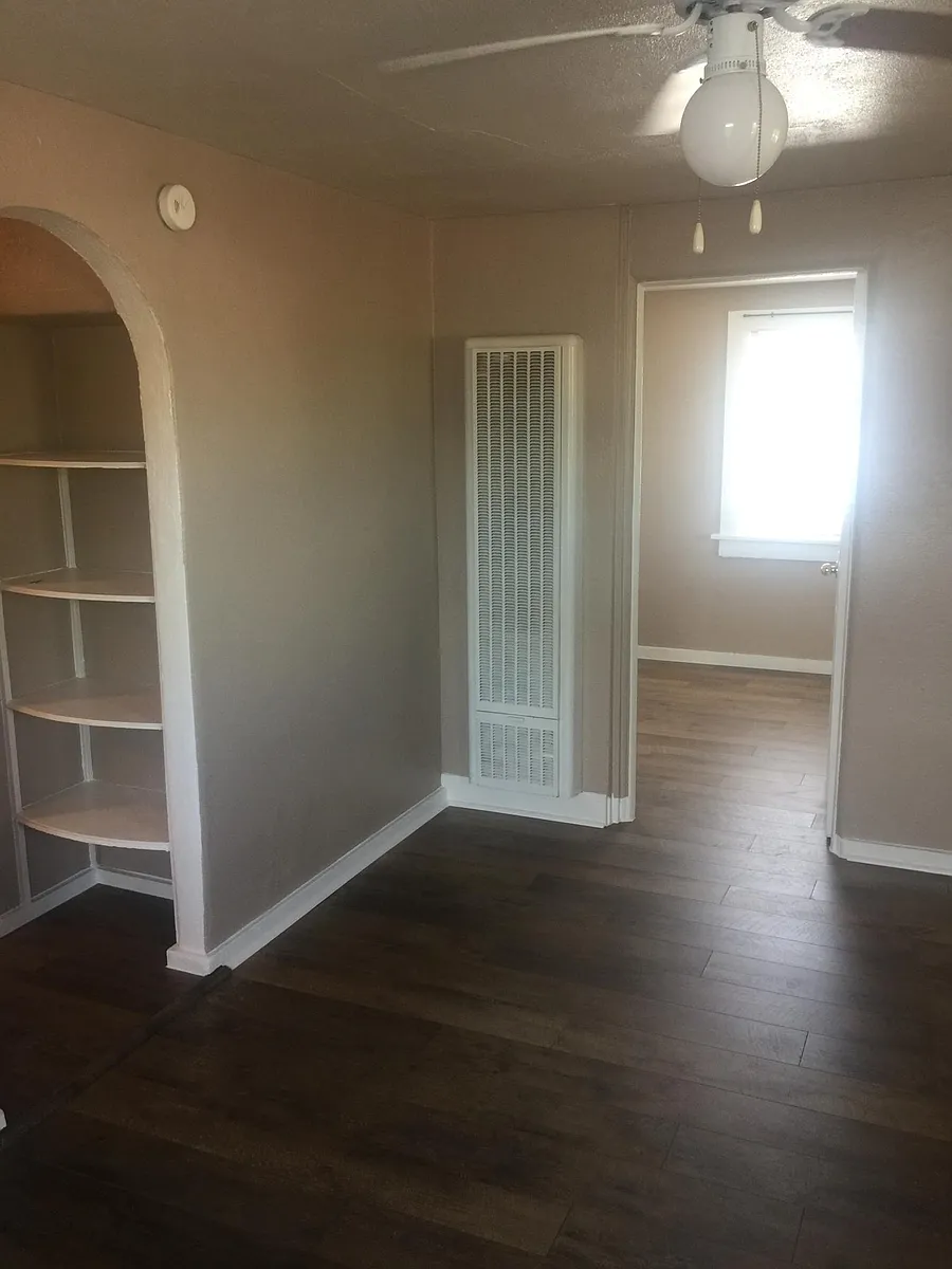 Building Photo - 236 N Warren Ave #1