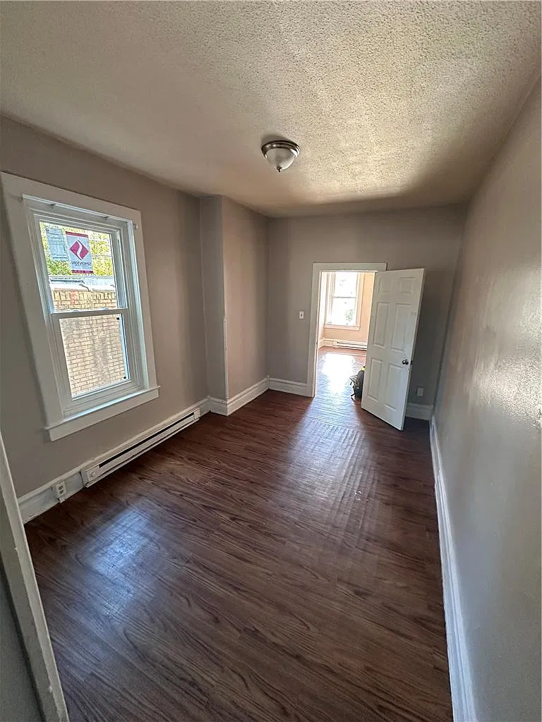 713 W Gordon St — Photo 2