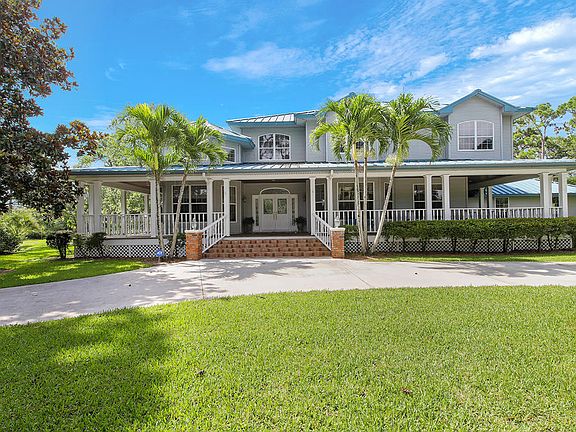 3rd image of 105 NE Charleston Oaks Drive