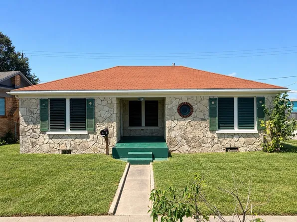 4902 Austin Dr, Galveston, TX 77551
