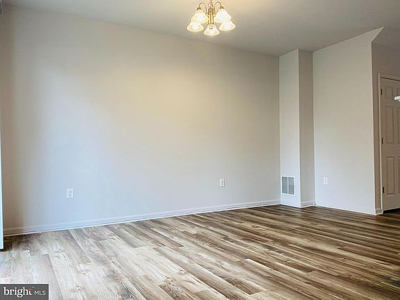 5th image of 5147 Mallards Landing Dr