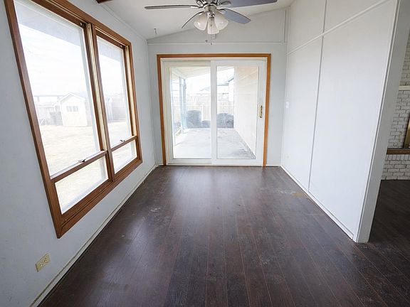 4th image of 115 Windward Ct