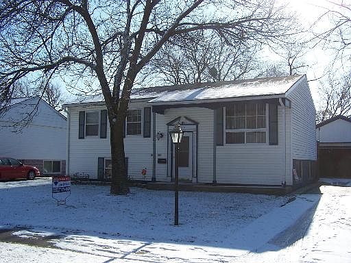 1st image of 220 Maple Dr
