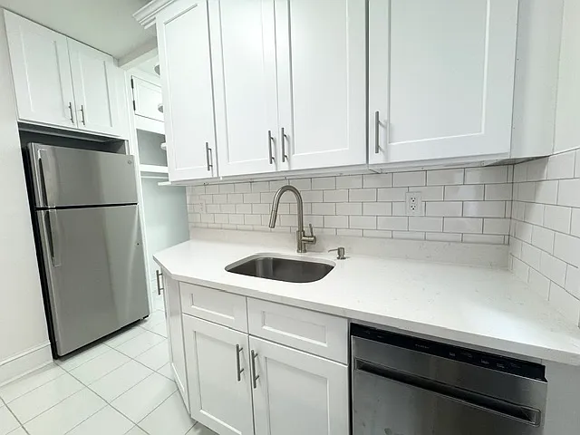 21-36 Crescent St #A8 — Photo 2