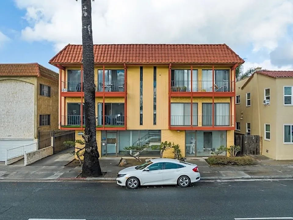 241 N Redondo Ave