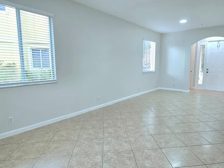 4305 Coventry Pointe Way — Photo 5