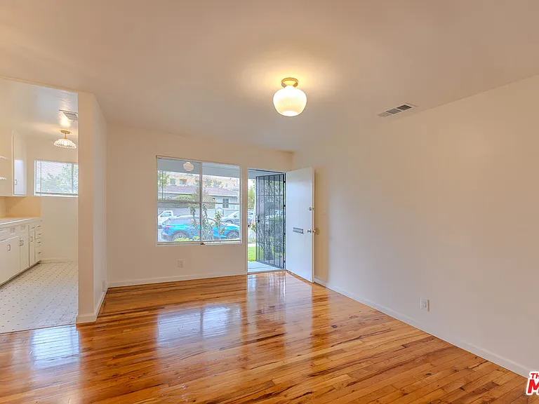 302 N Maple St — Photo 6