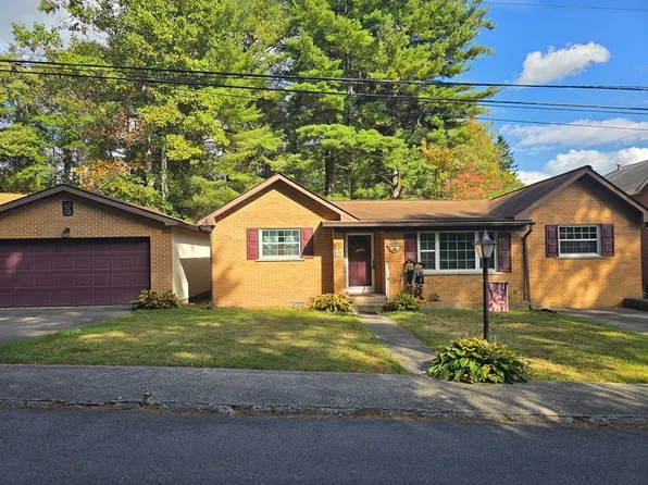 210 Polk Ave, Sophia, WV 25921