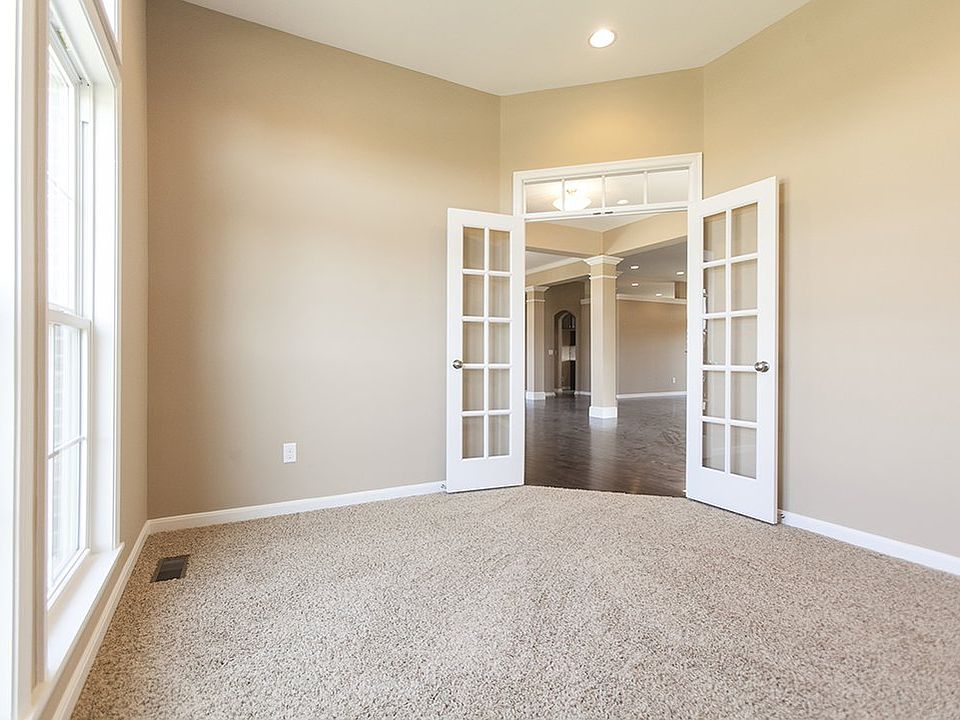 1st image of 1351 Golf Club Dr