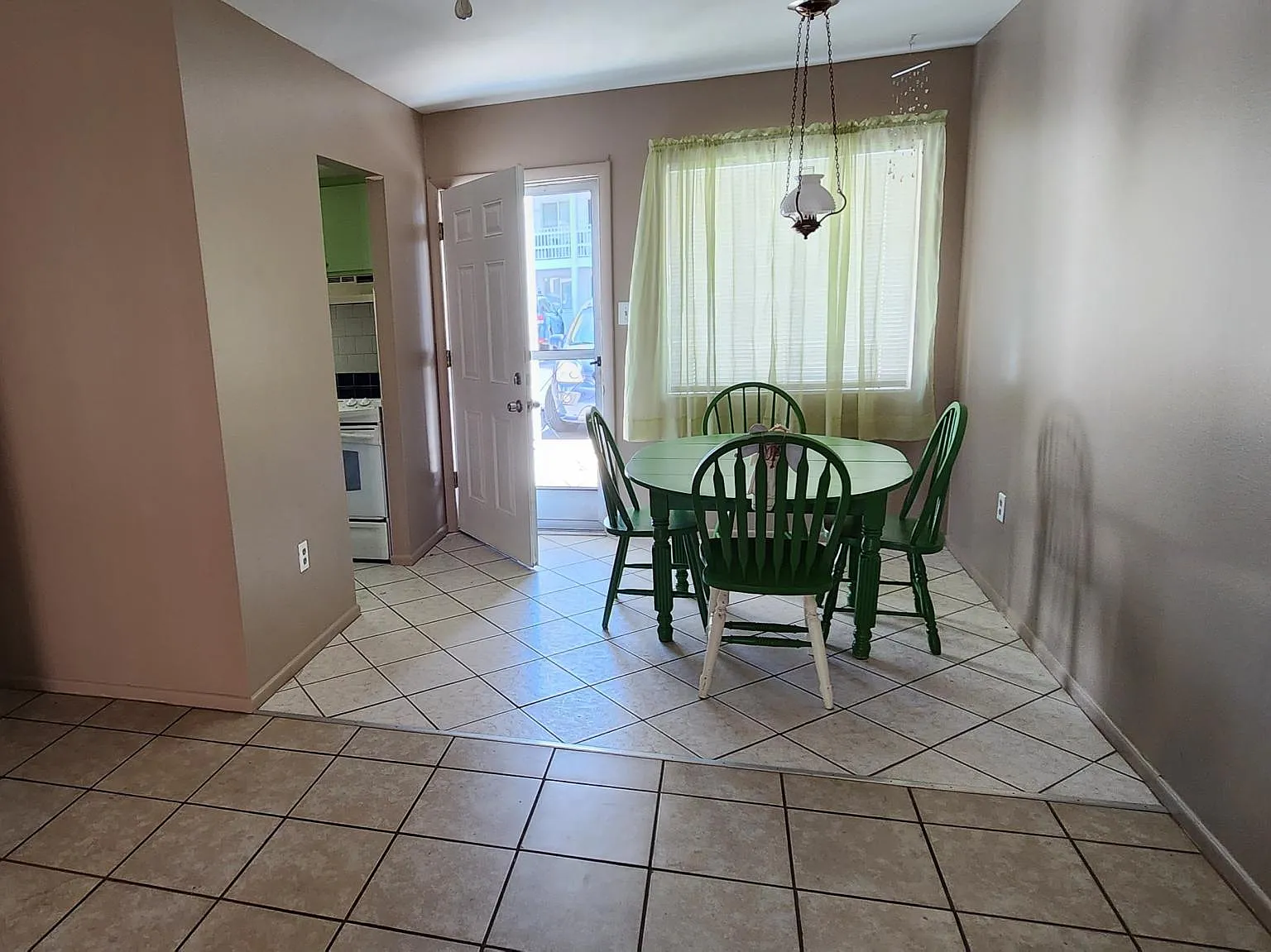 1 bed, 576 sqft, $1,050 — Photo 3