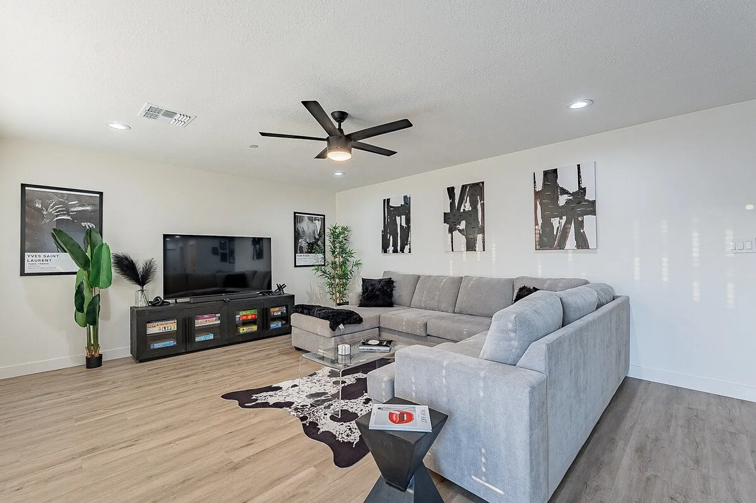 4 bed, 2.0 bath, 1991 sqft, $13,880 — Photo 4