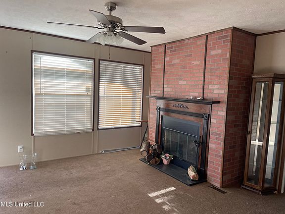 4th image of 106 East St