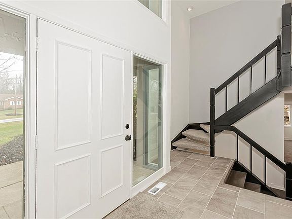 2nd image of 34375 Lakeview Dr