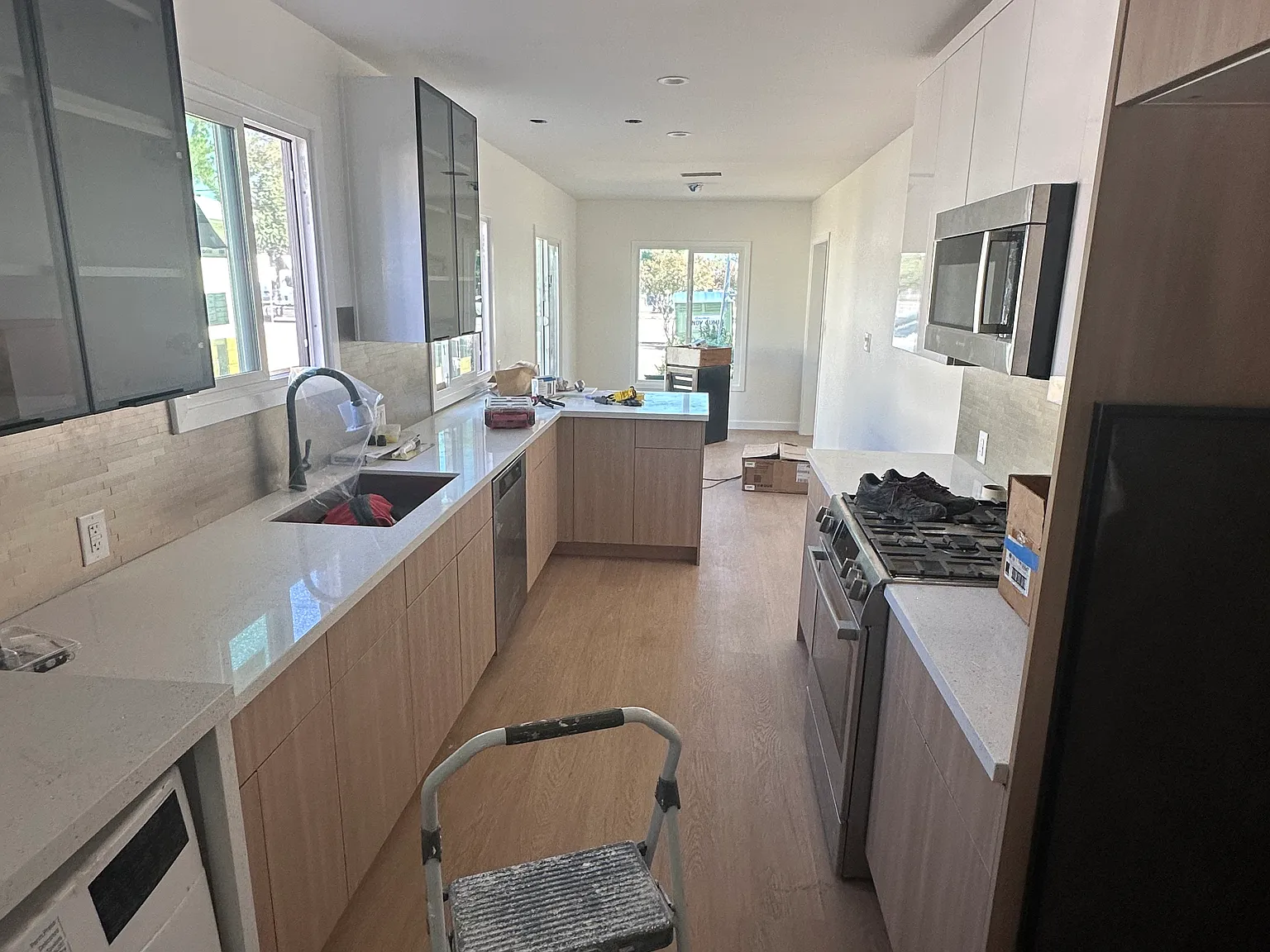 3 bed, 1300 sqft, $3,699 — Photo 2