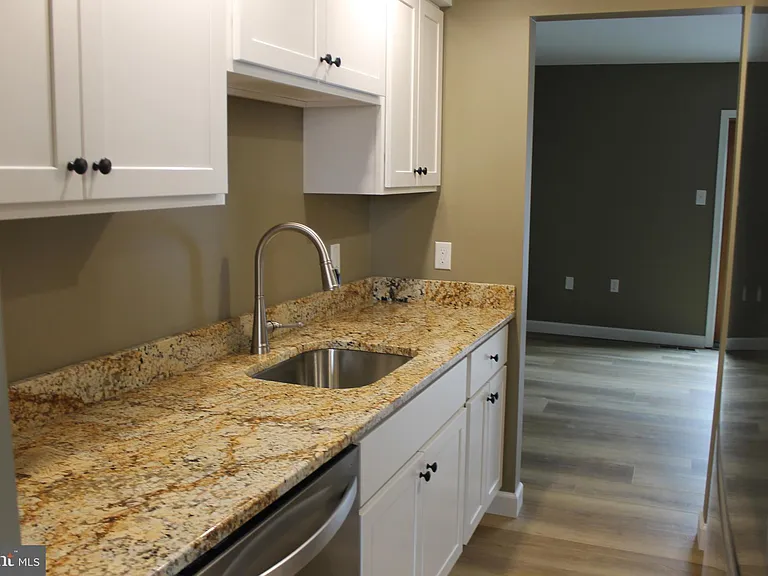 2620 Mountain Ln — Photo 5
