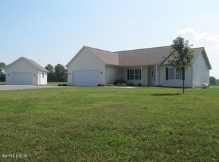 17619 E Angling Rd, Mount Vernon, IL 62864