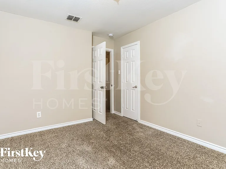 1746 Summerwood Ln — Photo 10