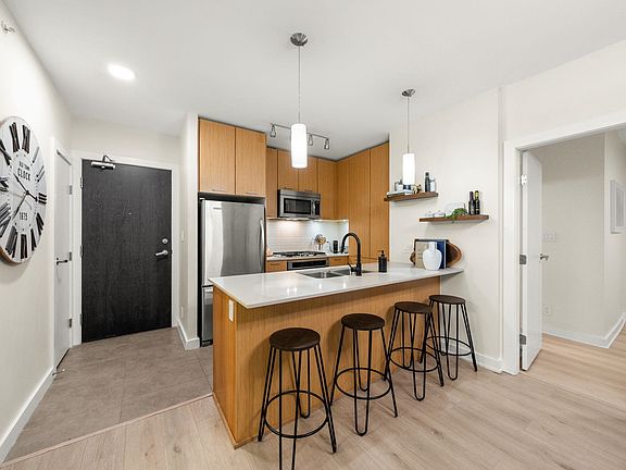 4th image of 301 Capilano Rd #1902