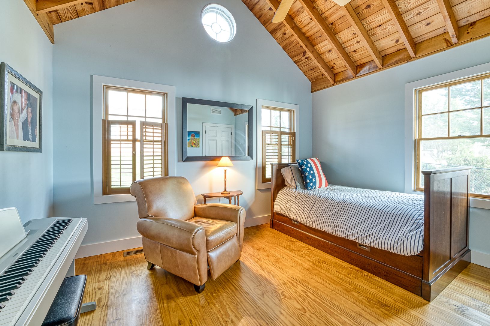  Guest Bed with Vaulted Ceiling