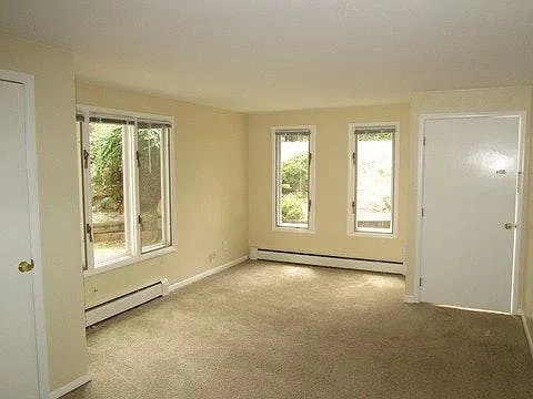 503 Harvard Ln — Photo 2