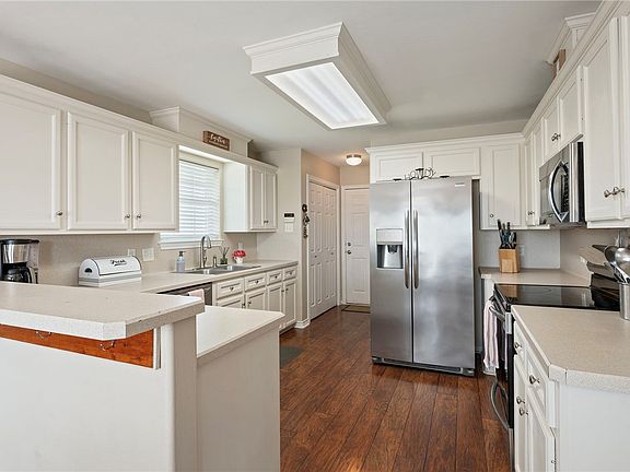 4th image of 3300 Fredrick Ct