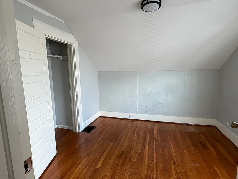 411 N Spring St — Photo 3