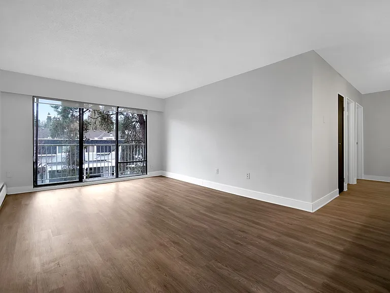 535 Shaw Ave — Photo 5