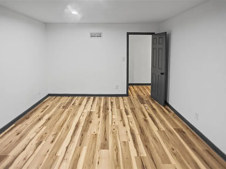 821 Niedringhaus Ave #A — Photo 16