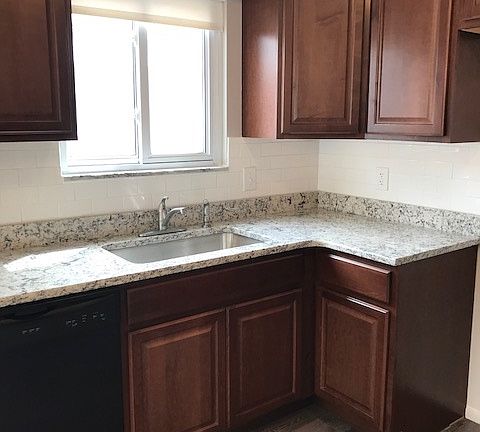 stainless steel sink/faucet