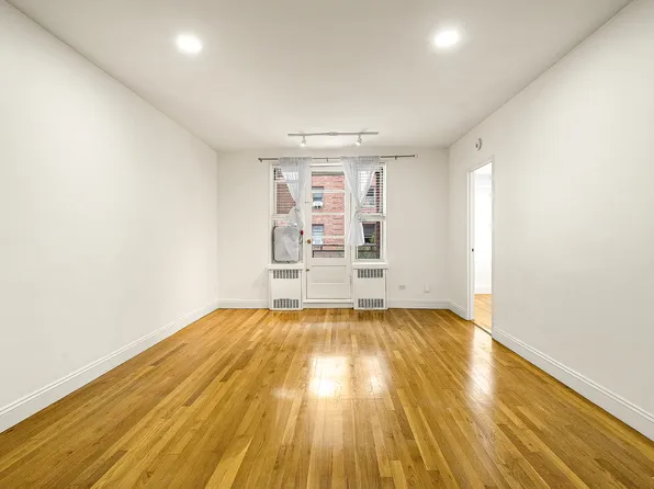 104-20 68th Drive image 8 of 27