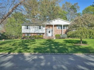 7 Belle Haven Ct, West Nyack, NY 10994