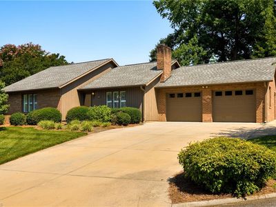211 Chadbourne Dr, Winston Salem, NC, 27104