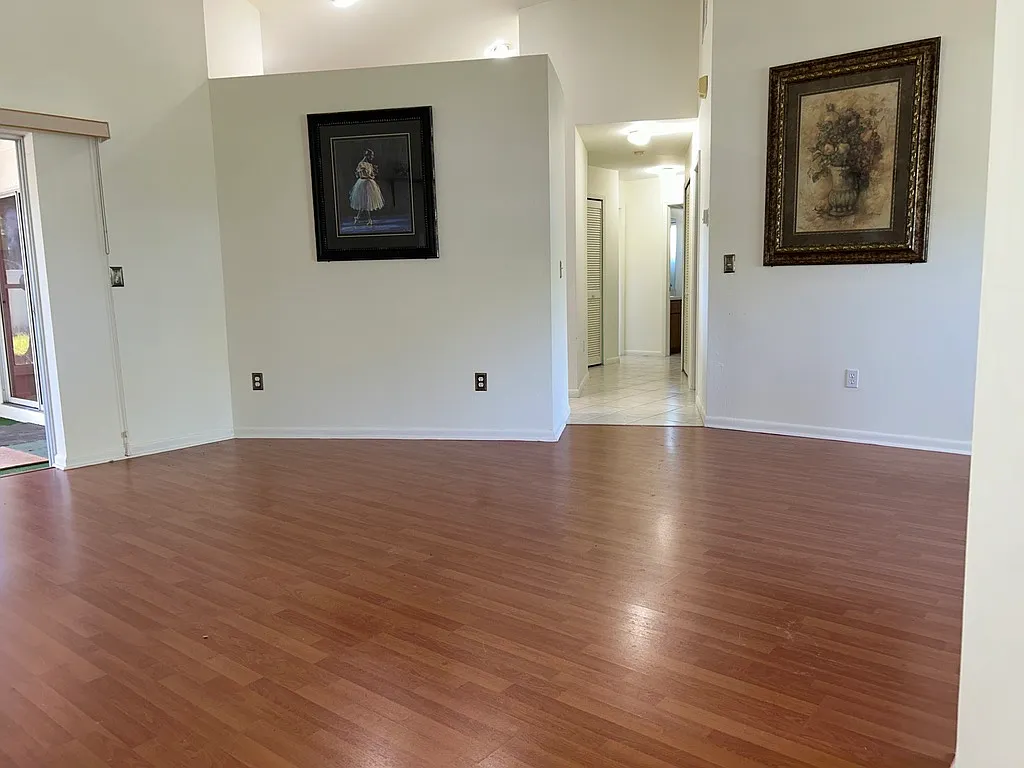 3 bed, 2114 sqft, $2,350 — Photo 2